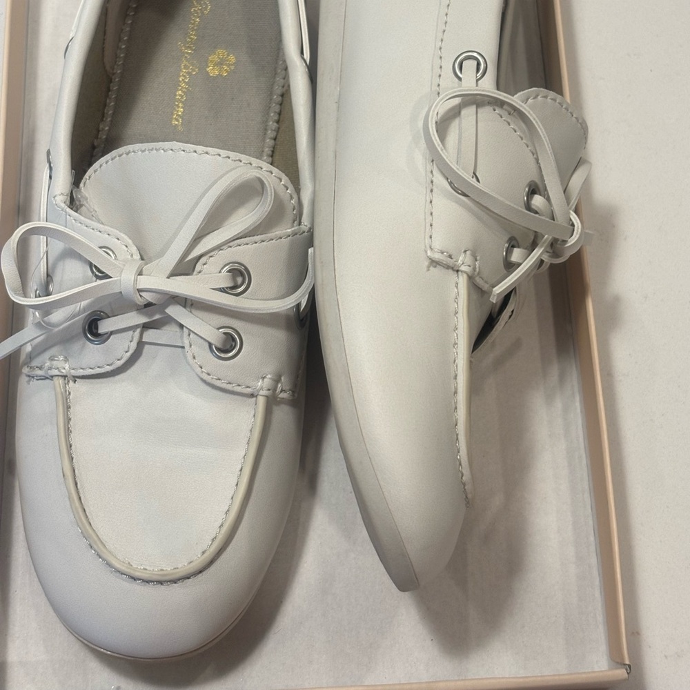Tommy Bahama White Leather Seafarer Boat Shoes